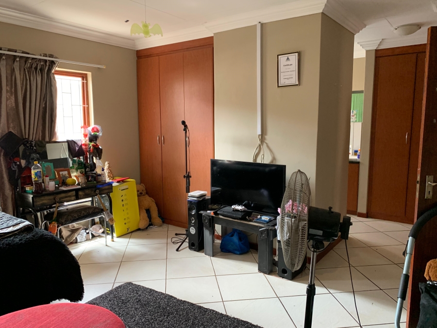 To Let 3 Bedroom Property for Rent in Melodie North West